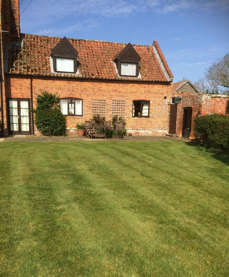 Cockley Cley Dairy Cottage מראה חיצוני תמונה