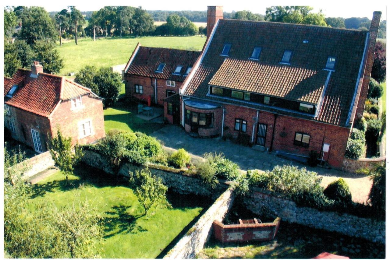 Cockley Cley Dairy Cottage מראה חיצוני תמונה
